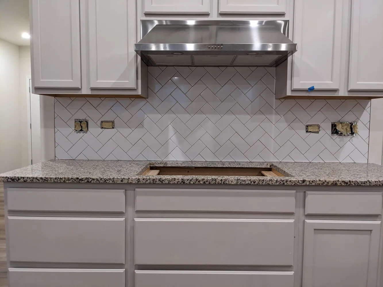 modern mosaic backsplash tile installation pattern